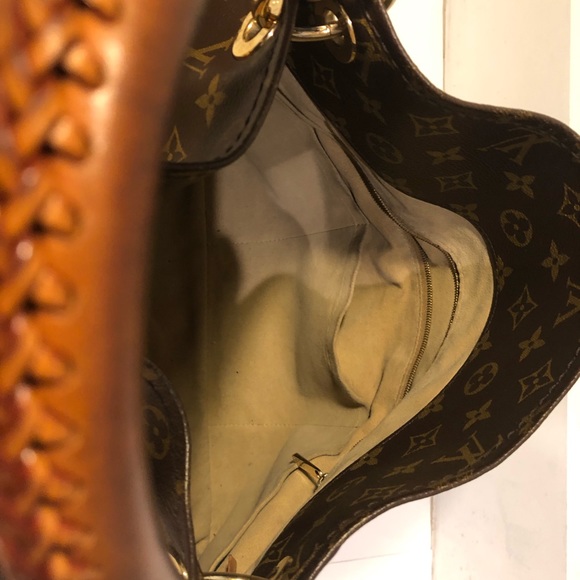Louis Vuitton Artsy MM Monogram Handbag - Picture 3 of 8